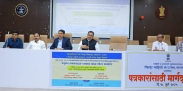 लोकशाहीत माध्यमांची सजगता महत्वपूर्ण