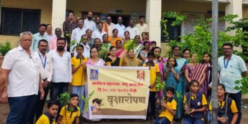 विवेकानंद विद्यालयात वृक्षारोपण