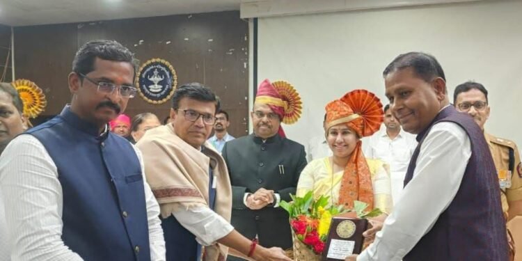 सेलूच्या गजानन ॲग्रो इंडस्ट्रीला उत्कृष्ट उद्योगाचा जिल्हा पुरस्कार