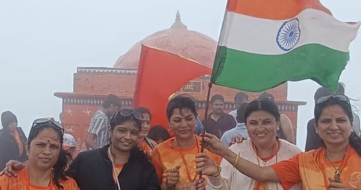 परभणीतील पाच महिलांनी सर केले कळसुबाई शिखर