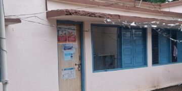 महावितरणच्या रस्त्याची दैना; अभियंता कार्यालयही कुलूप बंद‌ !