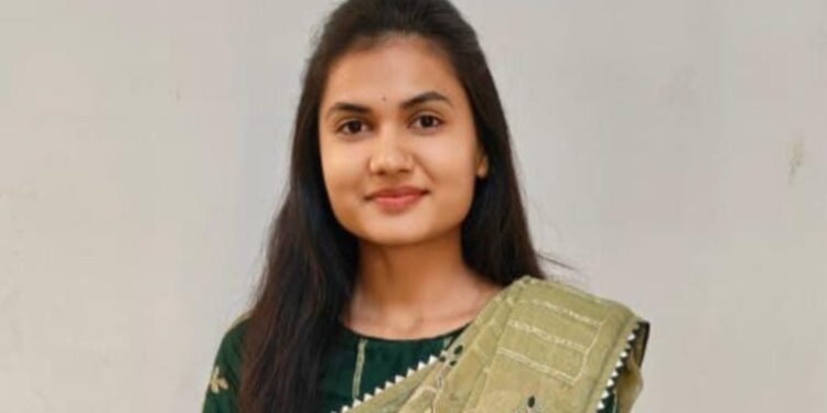 शिवानी थिटे यांचे सेट परीक्षेत यश