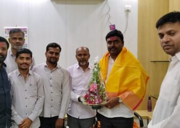 आमदार विटेकर यांची साईबाबा बँकेच्या मानवत शाखेला भेट