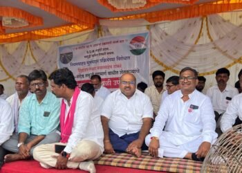 चौथ्या दिवशी शेतकऱ्यांचे बेमुदत उपोषण सुरू
