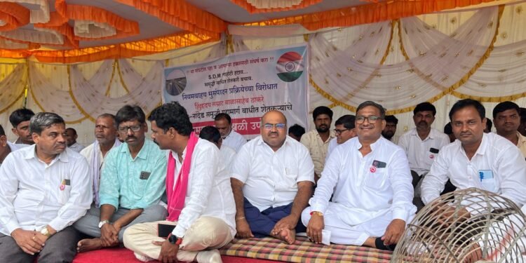 चौथ्या दिवशी शेतकऱ्यांचे बेमुदत उपोषण सुरू