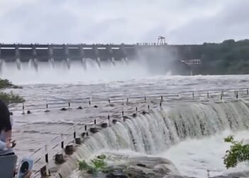 येलदरी धरणातून पाण्याचा मोठा विसर्ग सुरू