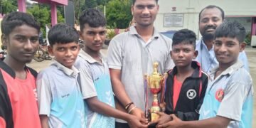 राज्यस्तरीय फ्लोअर बॉल स्पर्धेत प्रिन्स इंग्लिश स्कूलच्या विद्यार्थ्यांचे यश; ३ रौप्य पदके पटकावली