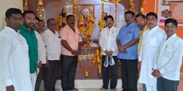 श्री संत सेना महाराजांना सेलूत अभिवादन