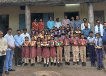 बाल कलाकारांनी बनवल्या गणपतीच्या आकर्षक मूर्ती
