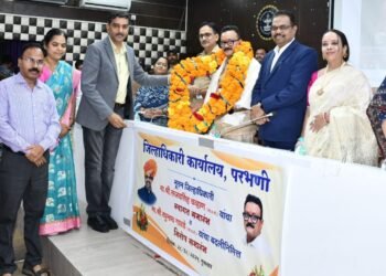 नूतन जिल्हाधिकारी संजय चव्हाण यांचे स्वागत, तर रघुनाथ गावडे यांना निरोप