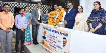 नूतन जिल्हाधिकारी संजय चव्हाण यांचे स्वागत, तर रघुनाथ गावडे यांना निरोप