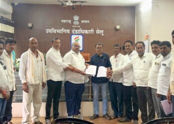 भूसंपादनाविरोधात सेलूमध्ये शेतकऱ्यांचे आमरण उपोषण