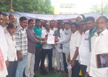शेतकऱ्यांच्या खात्यात तत्काळ अनुदान जमा करा
