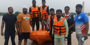 पुराच्या पाण्यात अडकलेल्या चार मजूरांची सूटका