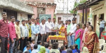 राजवाडी येथे शिक्षकांचा सत्कार