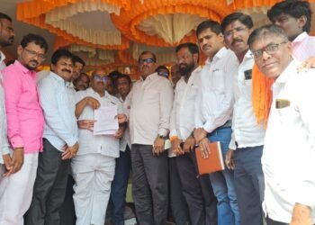 शेतकऱ्यांच्या उपोषणाला खासदार जाधव यांचा पाठिंबा