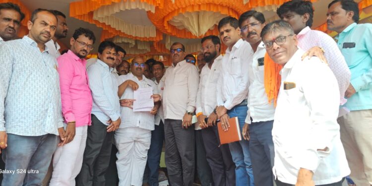 शेतकऱ्यांच्या उपोषणाला खासदार जाधव यांचा पाठिंबा