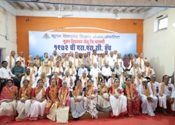 साद मैत्रीची : अर्ध्या शतकाने जमला वर्गमित्रांचा मेळा