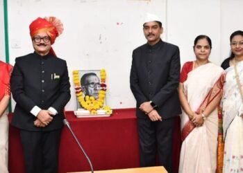 प्रबोधनकार ठाकरे यांना अभिवादन
