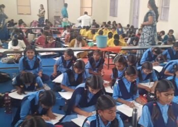 नूतन विद्यालयात शासकीय रेखाकला परीक्षा सुरू