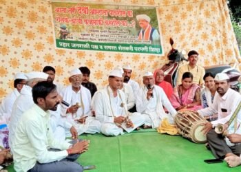 कर्जमाफीसाठी प्रहारचे भजन आंदोलन