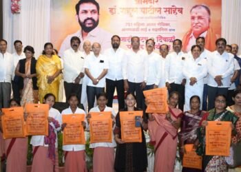 अंगणवाडी सेविका व आशा वर्कर यांचे प्रश्न सोडवण्यासाठी कटिबद्ध : आमदार डॉ. राहुल पाटील