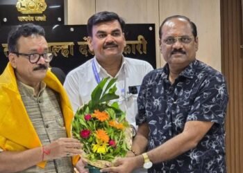 आष्टीकर यांची पूरग्रस्तांना ५१ हजाराची मदत