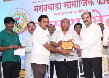 अशोक काकडे यांना मराठवाडा भूषण पुरस्कार