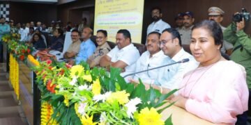 जिप सभागृहाचे पालकमंत्र्यांच्या हस्ते लोकार्पण