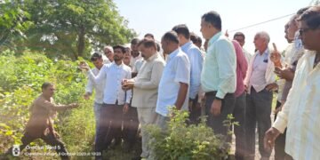 अतिवृष्टीग्रस्त शेतकऱ्यांशी कुलगुरूंचा थेट संवाद