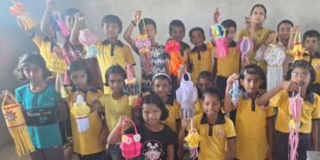 विद्यार्थ्यांनी बनविले आकाशकंदील