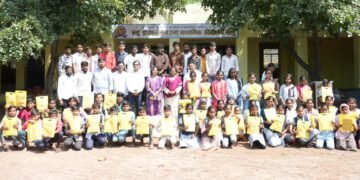 १०१ विद्यार्थ्यांना शालेय साहित्य