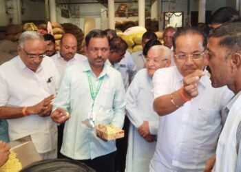 सोयाबीन,भुसार मालाचा लिलाव सुरू