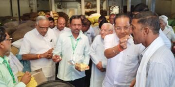 सोयाबीन,भुसार मालाचा लिलाव सुरू