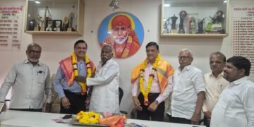 साईबाबा बॅंकेत 'कोहिनूर' संचालकांचा सत्कार