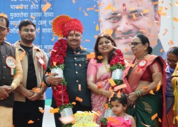 प्रा.किरण सोनटक्के यांच्या वाढदिवसानिमित्त १११ जणांचे रक्तदान