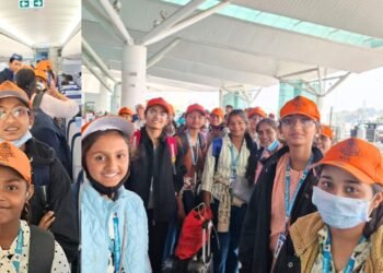 विद्यार्थ्यांनी लुटला विमान सफरीचा आनंद
