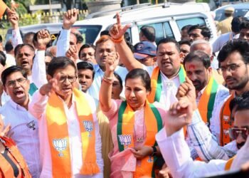 बिहार विधानसभा निवडणुकीतील विजयाचा जल्लोष