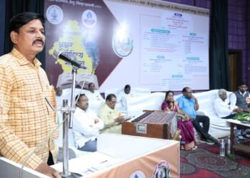 डॉ.लोमटे यांचा संमेलनाध्यक्ष म्हणून सन्मान मोलाचा