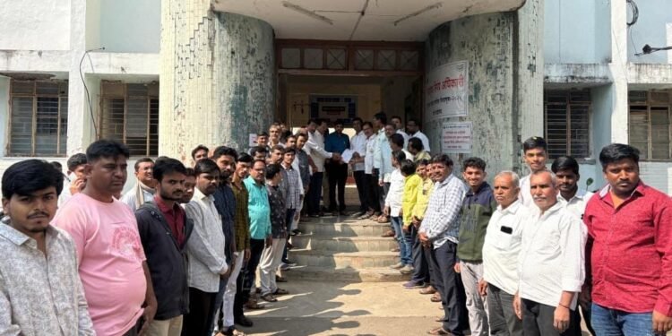 चिमुकलीवरील अत्याचाराचा सेलूत निषेध
