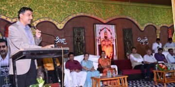 सर्वसामान्य माणूस हाच केंद्रबिंदू