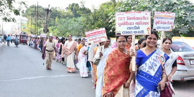 शिक्षकांच्या महामोर्चाने परभणी दणाणले