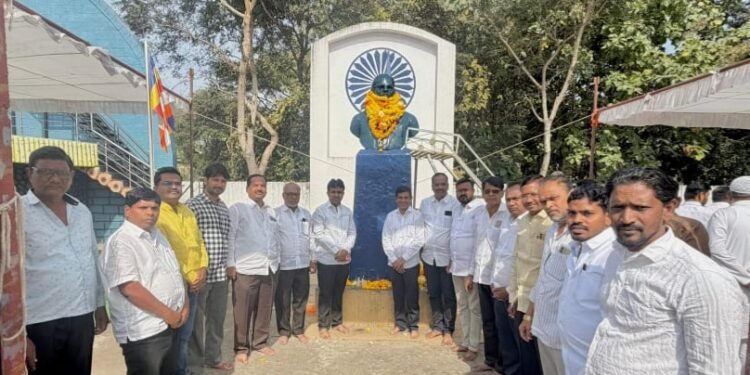 डॉ.आंबेडकरांना काँग्रेस पक्षाकडून अभिवादन
