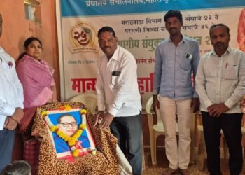 स्वामी विवेकानंद ग्रंथालयात डॉ.आंबेडकरांना अभिवादन