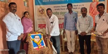 स्वामी विवेकानंद ग्रंथालयात डॉ.आंबेडकरांना अभिवादन