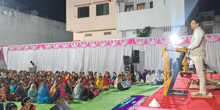 अध्यात्मिकतेला सामाजिक कार्याची जोड हवी