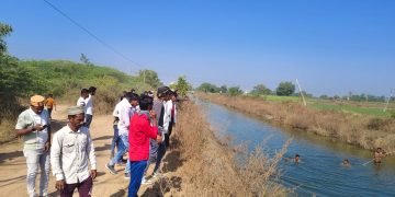 दुधना कालव्यात तरुण वाहून गेला