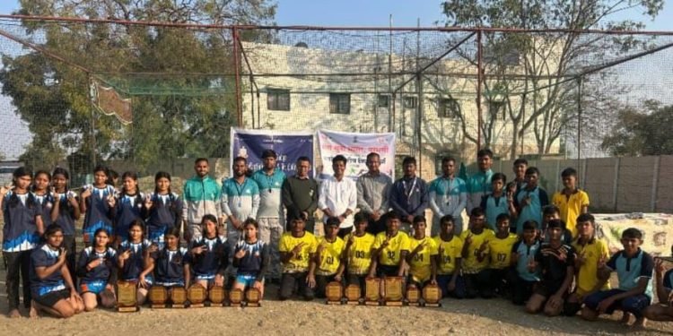 एकाच दिवशी १३ चषकांवर कोरले नाव