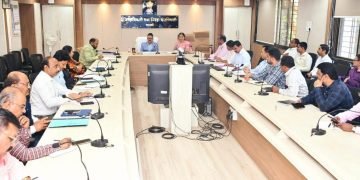 प्रलंबित तक्रारी तत्काळ निकाली काढा