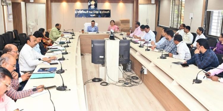 प्रलंबित तक्रारी तत्काळ निकाली काढा